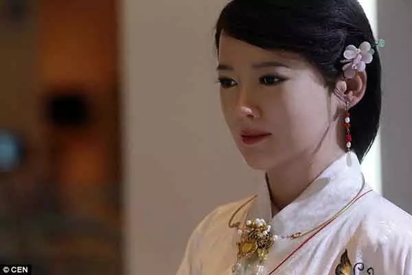 美女機器人只是個“花瓶”