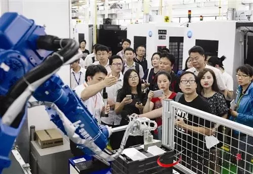 探訪莞企智能車間 機器人同時應對9種產品！