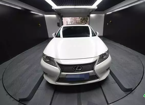 全球首個(gè)"機(jī)器人停車庫(kù)"亮相 可微信預(yù)約