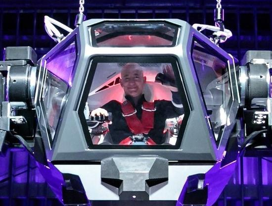 世界首款載人機器人亮相，可幫助人們到達極端環境