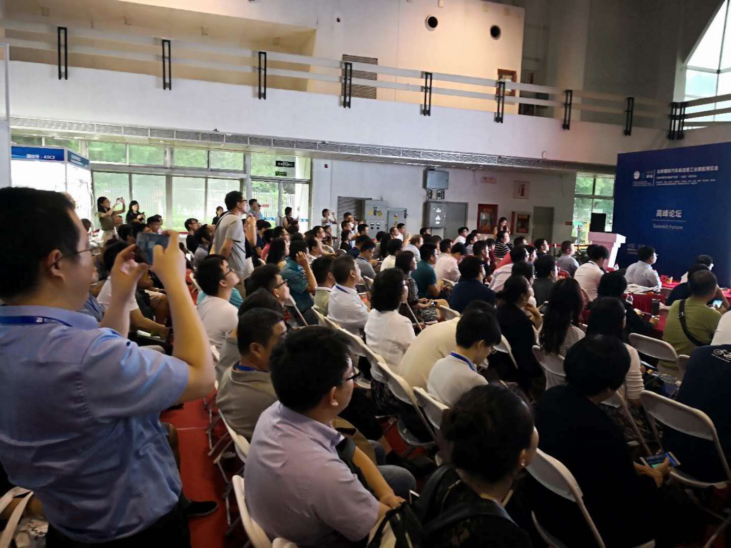 汽車(chē)+AGV：最前沿的停車(chē)機(jī)器人與最成熟的汽車(chē)內(nèi)物流尖端技術(shù)對(duì)決