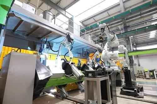 全球最大塔機(jī)智能工廠開園 有100多臺工業(yè)機(jī)器人