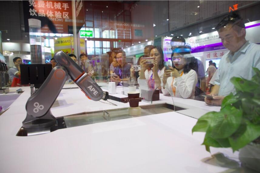 艾派科技AGV工博會(huì)新亮相，智能無(wú)人搬運(yùn)解決方案
