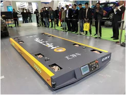 匯聚“八輪八驅”停車機器人首亮相 OMV技術再升級