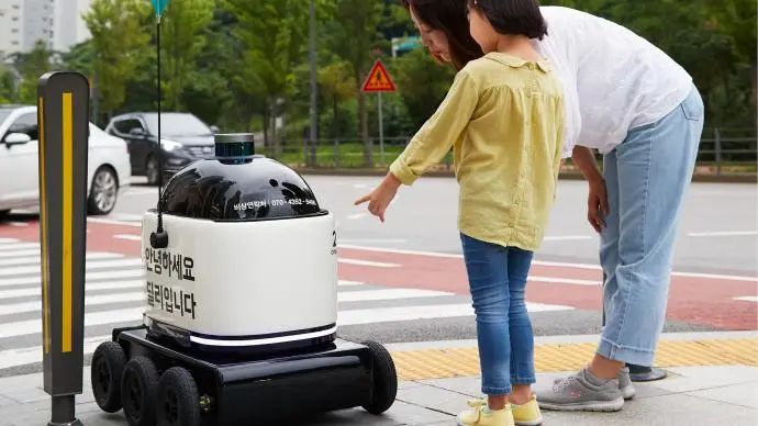 韓國現(xiàn)代汽車與Woowa Brothers合作打造室外送餐機(jī)器人
