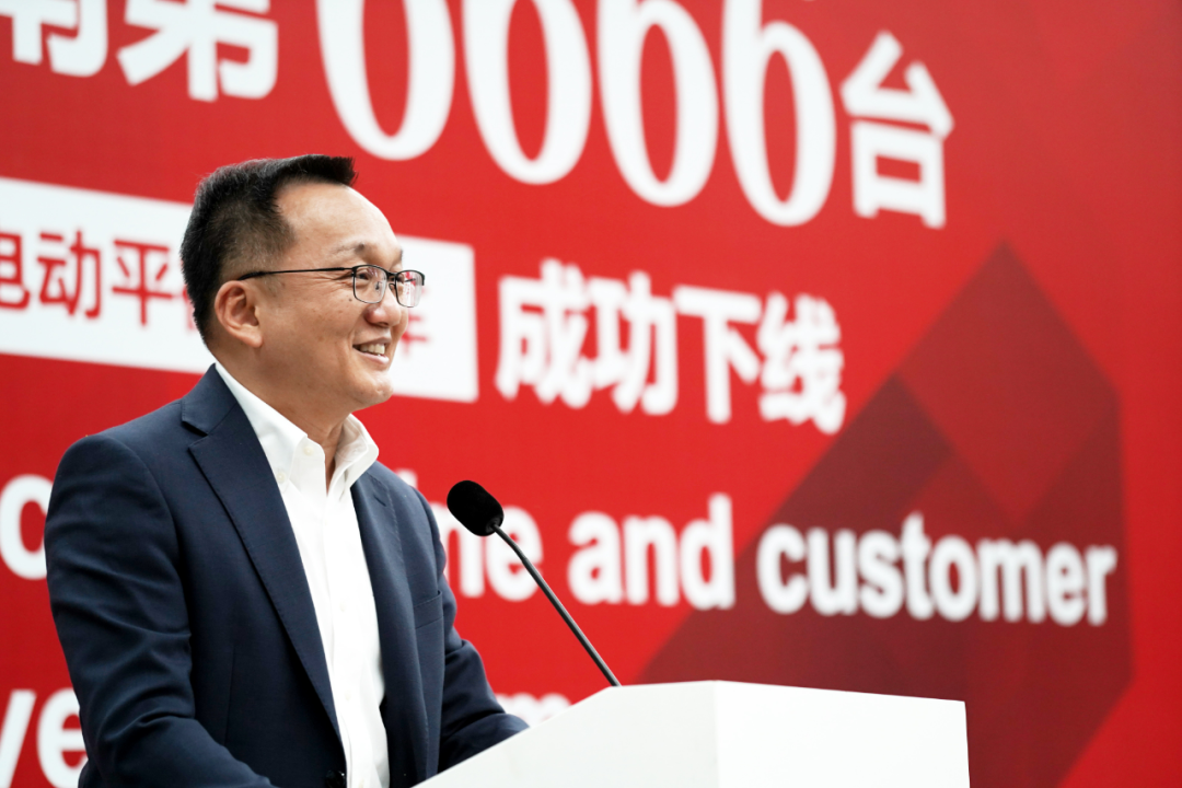 第6666臺林德電動平衡重叉車下線交付海爾集團(tuán)